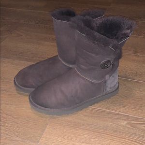 Genuine short classic Bailey Button Uggs
